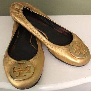 Tory Burch Reva Flats in Gold